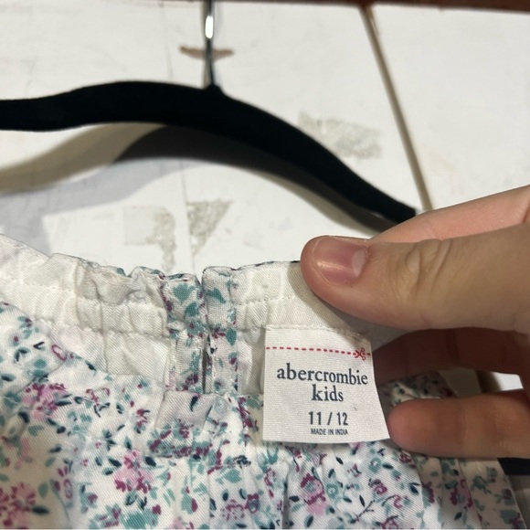 Abercrombie and Fitch Girls Romper Floral Size 11/12 Ditsy Spring Summer Flowy - Picture 4 of 6